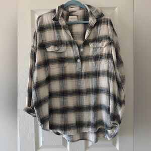 American Eagle Outfitters Black and Cream Plaid Top